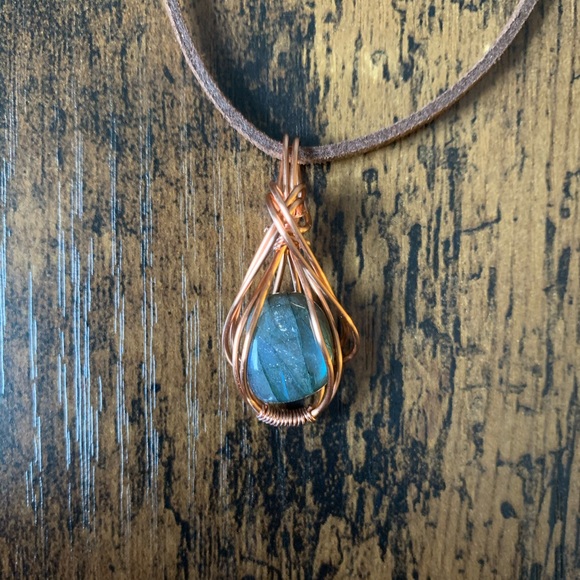 Meet your Posher, Alyssa - Picture 6 of 7